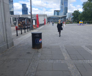 Chodnik łączący Dworzec Centralny i metro Centrum w Warszawie