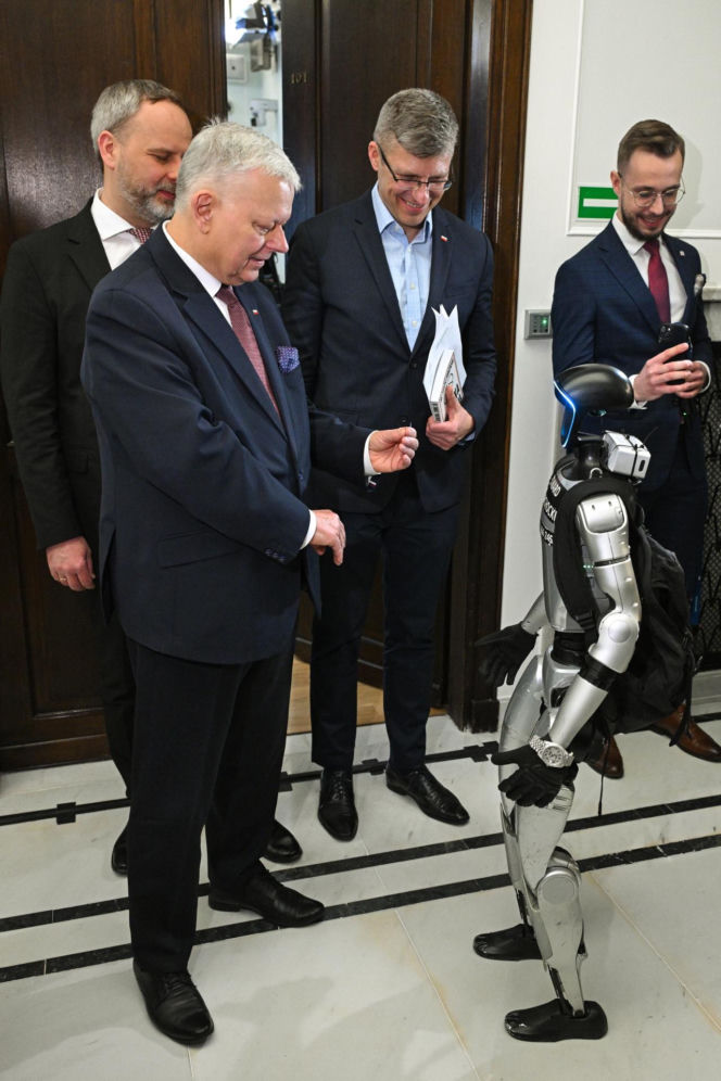 Robot humanoidalny Edward Warchocki w Sejmie