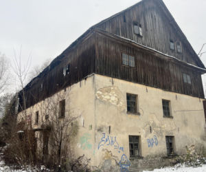 Chciał ukraść miedź, omal nie zginął. Dramat w starym młynie pod Puławami