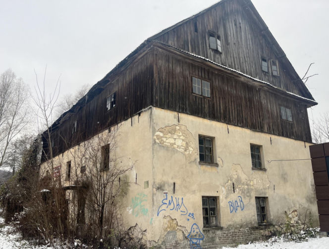 Chciał ukraść miedź, omal nie zginął. Dramat w starym młynie pod Puławami