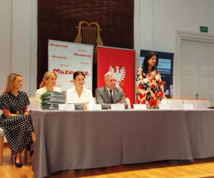 Dwie lokalne inwestycje z wysokim wsparciem unijnym. Umowy na budowę wiaduktu warszawskiego w Siedlcach i rozwój bioróżnorodności w Mrozach – już podpisane!