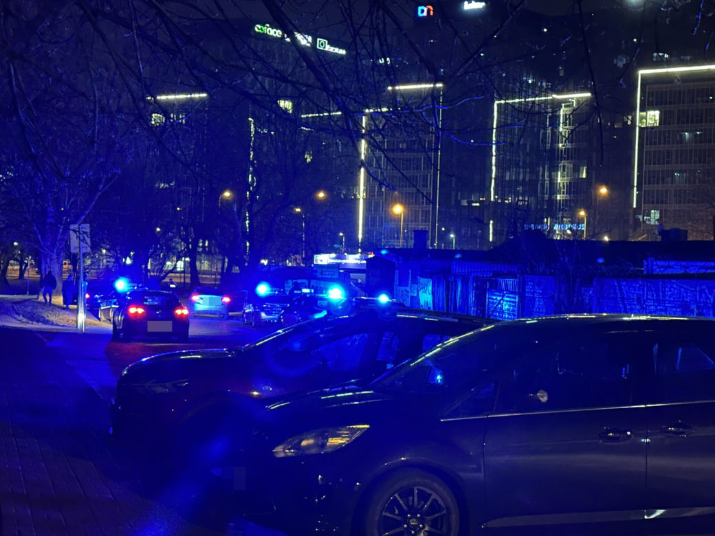 Zwiewał policji gruchotem przez 4 dzielnice! W akcji ogromne siły policji