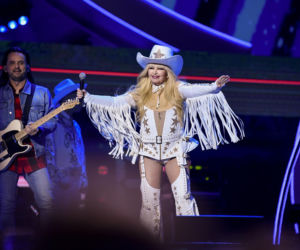 Stylizacje, o których mówi cała Polska. Gołe uda i niesforne frędzle zahipnotyzowały publiczność