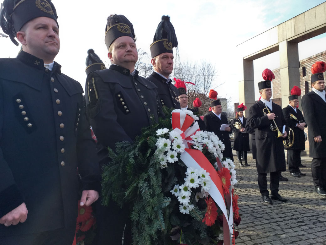 Kopalnia Wujek w Katowicach. Związkowcy złożyli kwiaty [ZDJĘCIA]
