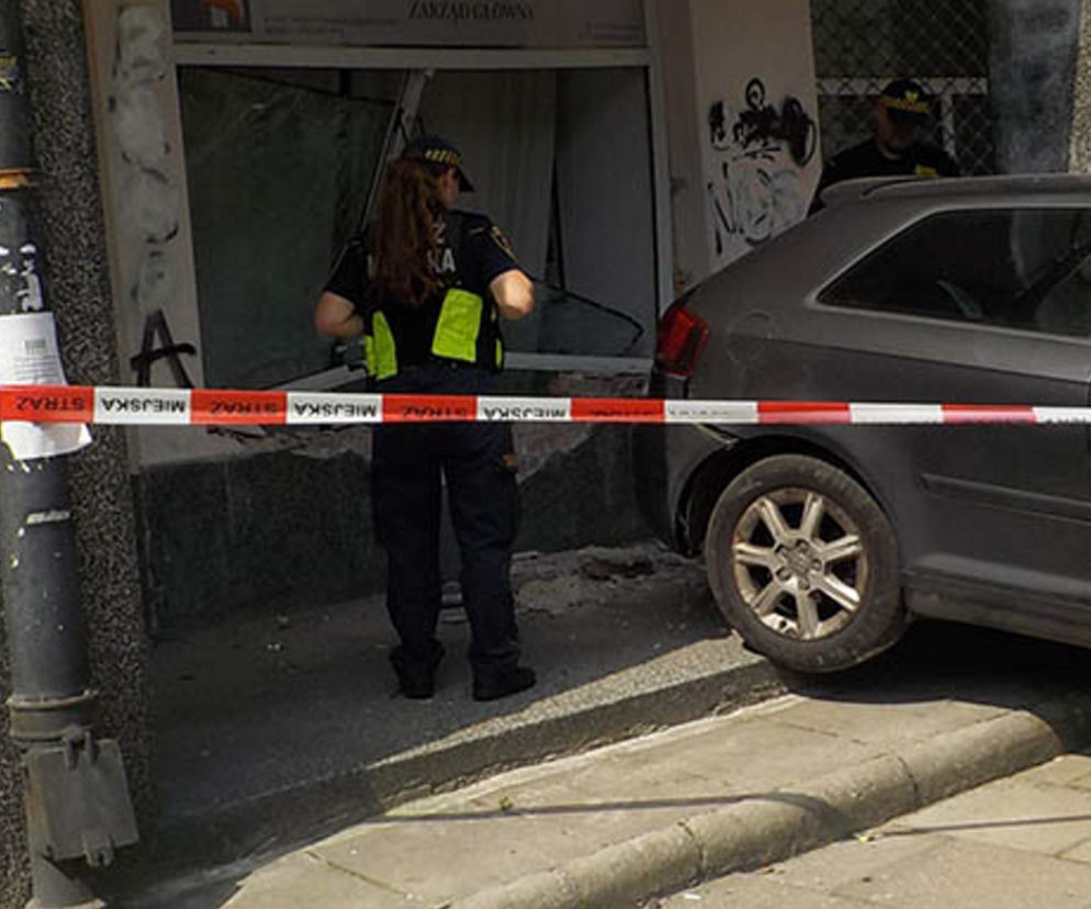 Pomyliła gaz z hamulcem i wjechała w sklep