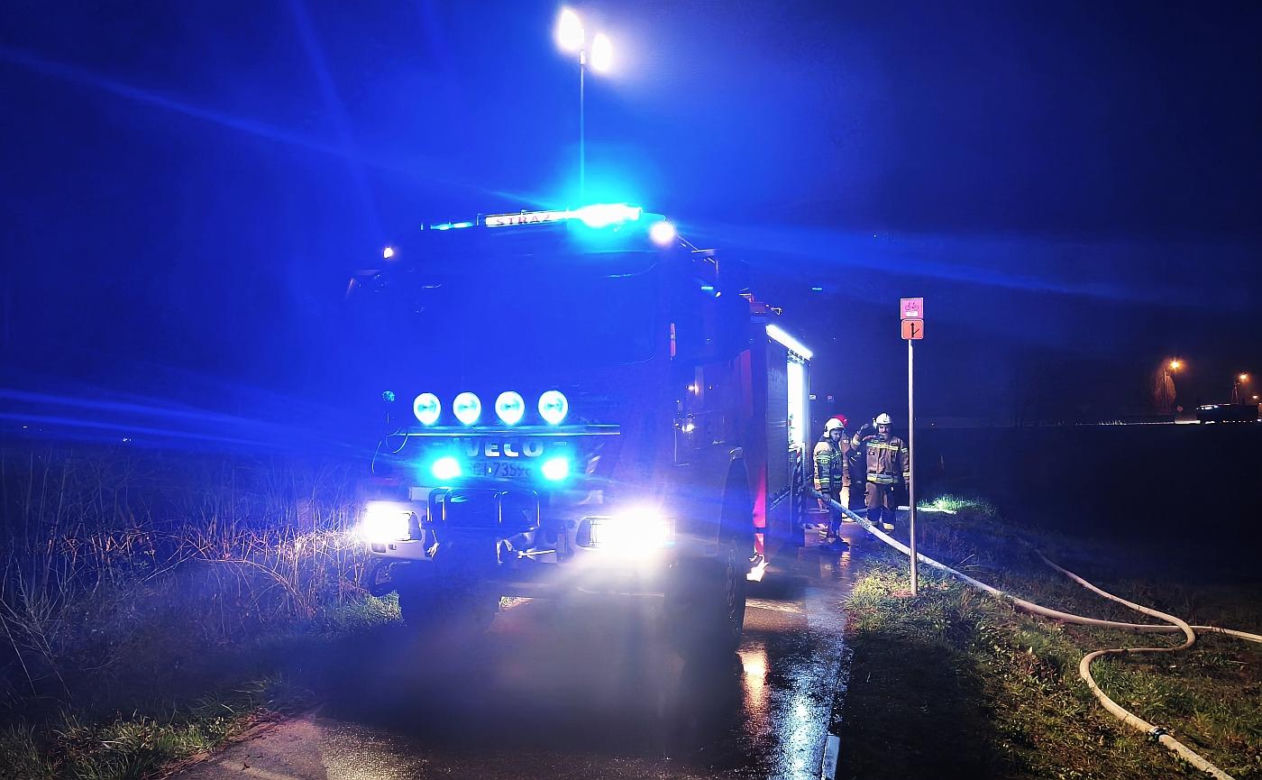 Pożar w Górach Wielkich. Ogień strawił cukiernię i warsztat samochodowy