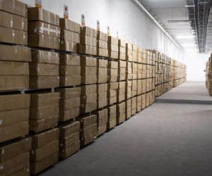 Schron powstaje w metrze. Tysiące łóżek, koców i śpiworów!