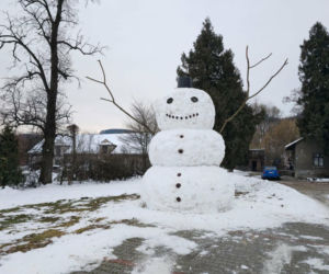 Gigantyczny bałwan jest wyższy od domu! Został atrakcją Małopolski