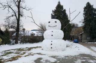 Gigantyczny bałwan ma 5 metrów wysokości! Został atrakcją Małopolski