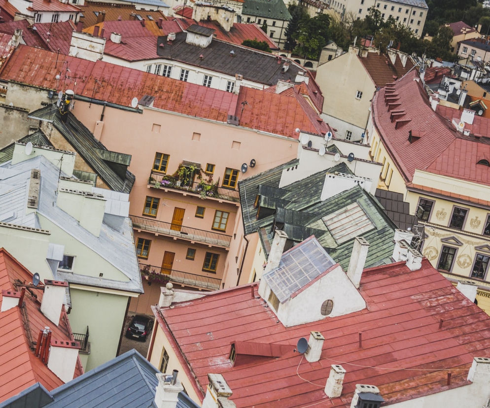 Kolorowe śmietniki znikną ze Starego Miasta. Odpadki trafią pod ziemię?