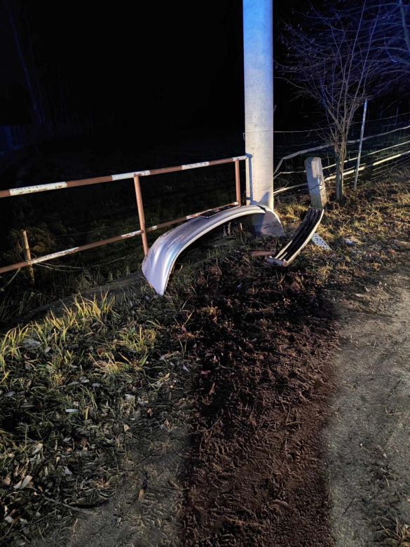 Wagen. Potrącił dwie kobiety na poboczu i uciekł. Wypadek pod Wołominem [ZDJĘCIA].