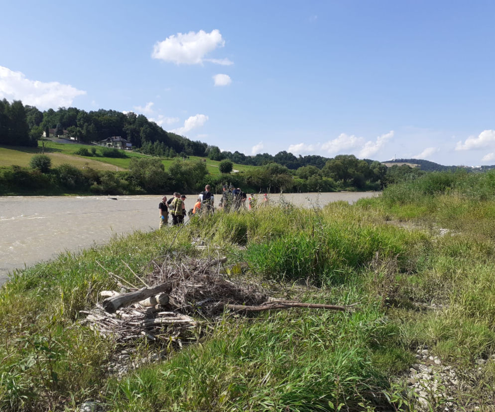Tragedia w Nowym Sączu. Nie żyje 27-latek, który skoczył do Dunajca
