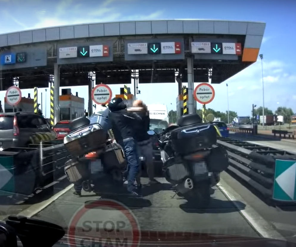 Bójka na autostradzie A4 pod Wrocławiem. Motocyklista bije się z kierowcą! [FILM]