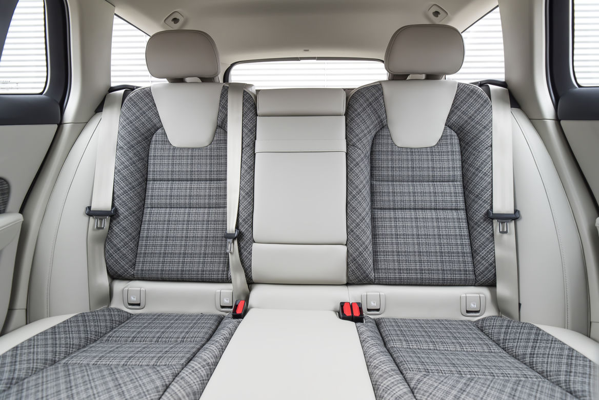 Volvo V60 Momentum Pro B4 FWD AT8