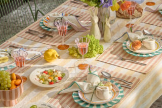 Wielkanocny stół 2026. Minimalistyczna czy kolorowa zastawa - na jaką aranżację się zdecydować?