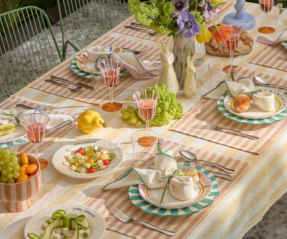 Stół wielkanocny jak z Instagrama! Inspiracje na kolorowe dekoracje