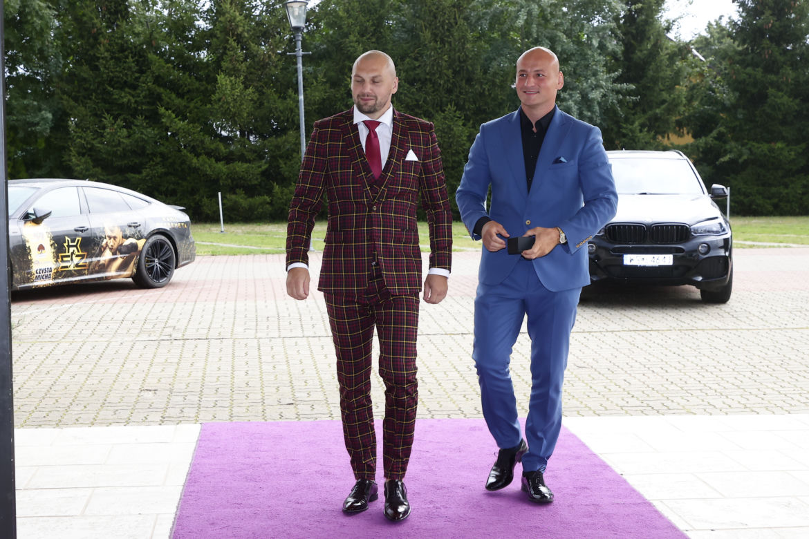 Zjawiskowy ślub Krzysztofa Głowackiego. Zniewalająca panna młoda, Szpilka zachwycił strojem