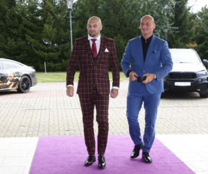 Zjawiskowy ślub Krzysztofa Głowackiego. Zniewalająca panna młoda, Szpilka zachwycił strojem