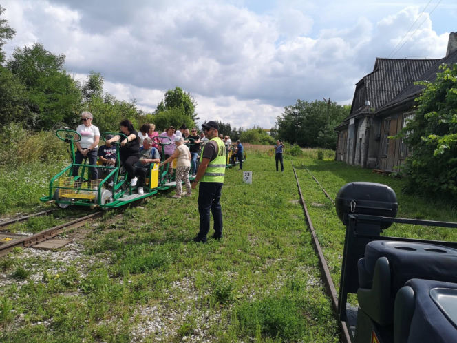 Jedyna taka atrakcja w Świętokrzyskiem. Odkryj drezyny rowerowe, które same jadą pod górkę