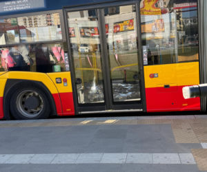 Pasażerowie jechali autobusem z martwym mężczyzną