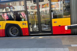 Pasażerowie jechali autobusem z martwym mężczyzną