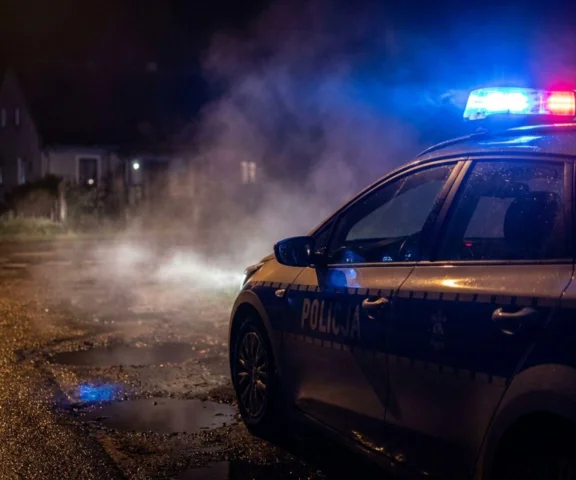 Pojechali na nocną interwencję. Z gardła tryskała krew