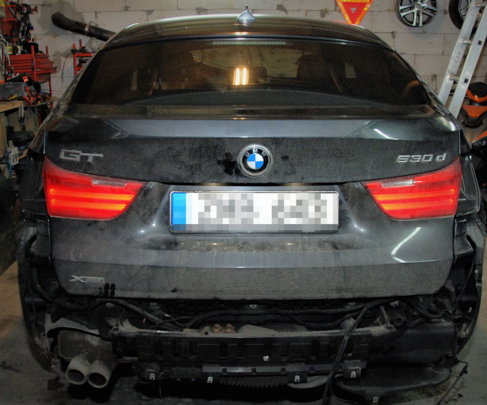 Skradzione BMW już było rozbierane. Oskarżonemu grozi do 5 lat więzienia