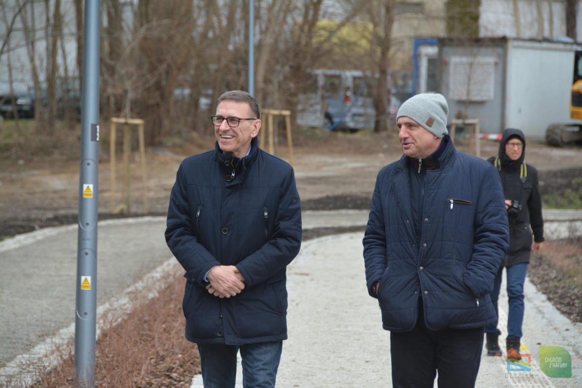 Nowy park w Olsztynie. Są ławeczki, miejsca do grillowania, plac zabaw [ZDJĘCIA]