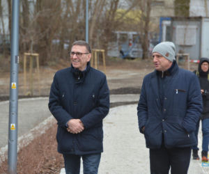 Nowy park w Olsztynie. Są ławeczki, miejsca do grillowania, plac zabaw [ZDJĘCIA]