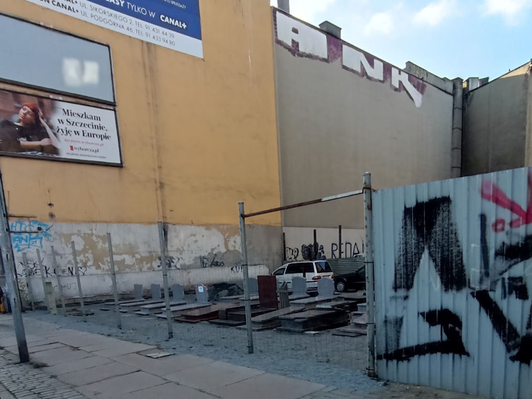 Wystawa nagrobków w centrum Szczecina