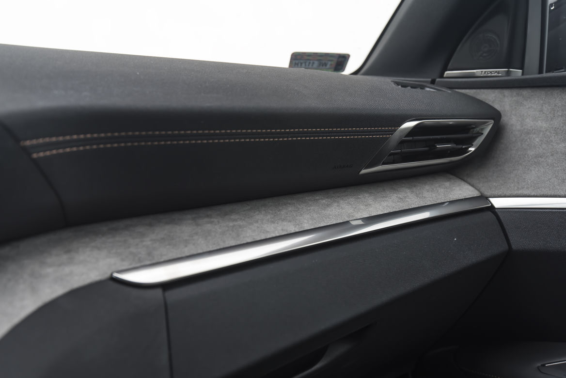 Peugeot 3008 GT HYbrid4 300 KM e-EAT8