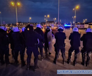 Kibice pod stadionem Śląska Wrocław