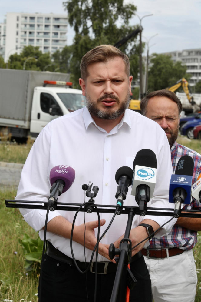 Burmistrz z Woli nie chce już płacić za iluminację kościołów. Znikną światła na świątyniach?