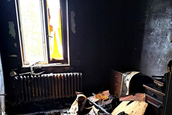 Tragiczny pożar w Chełmku. W płonącym mieszkaniu znaleziono zwęglone ciało mężczyzny
