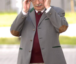 Wojciech Pokora odzywa się z zaświatów i siada z żoną w fotelu