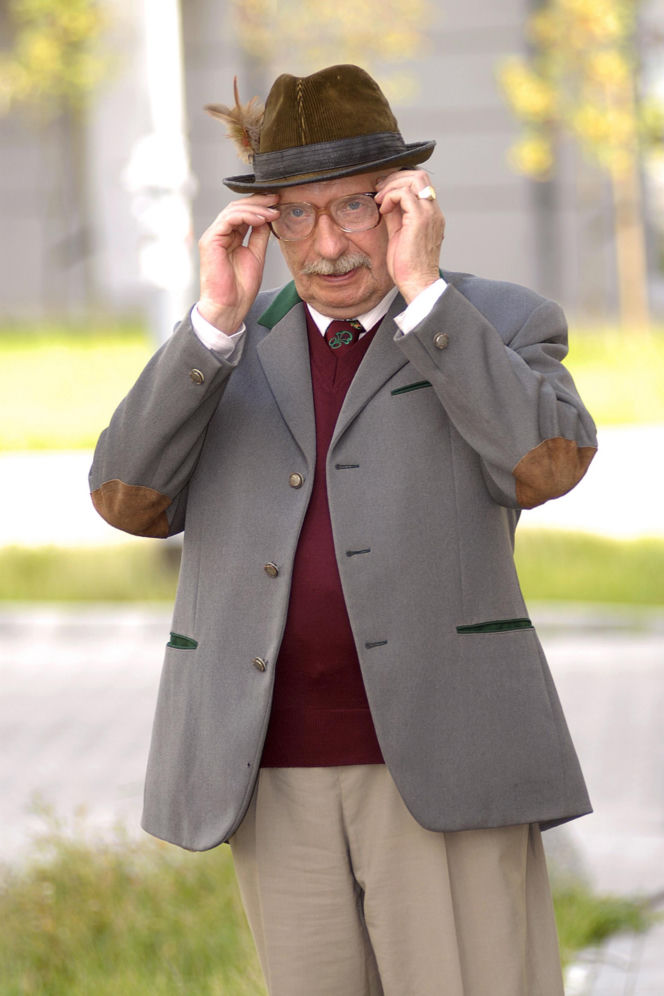 Wojciech Pokora odzywa się z zaświatów i siada z żoną w fotelu