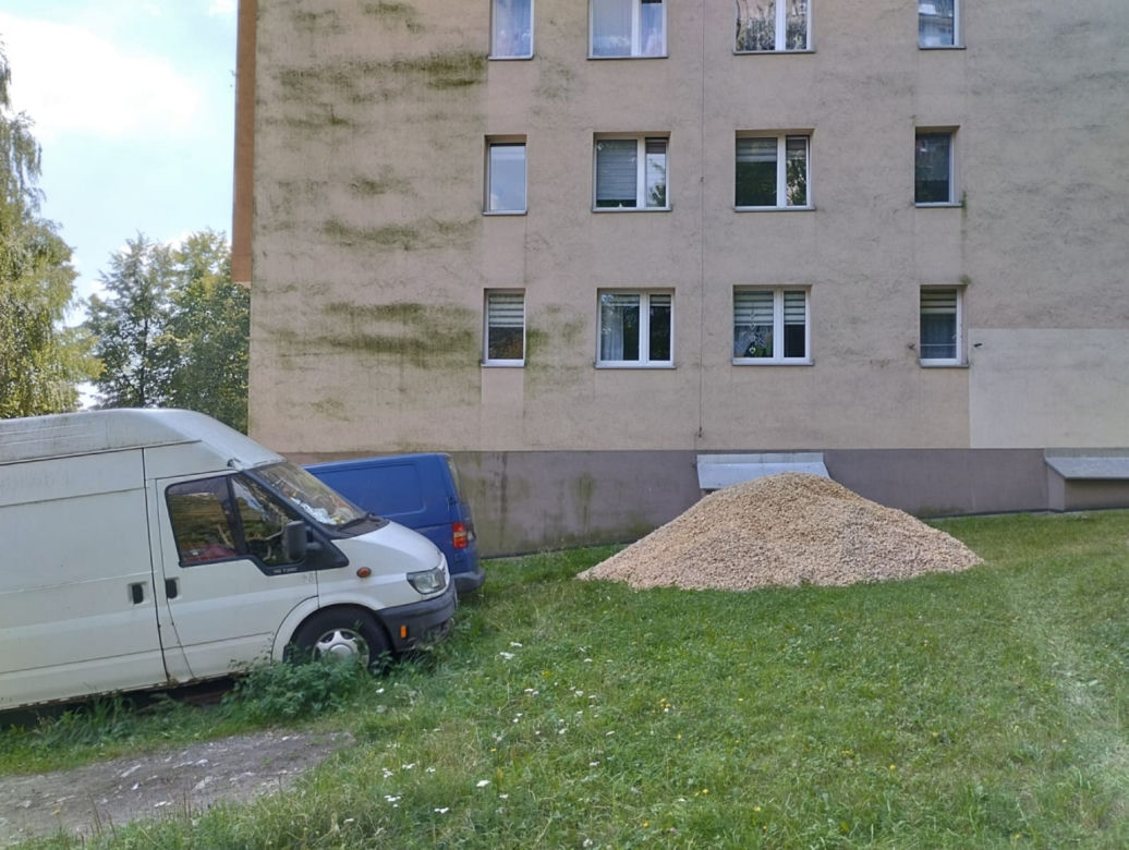 Dwa ciała w Będzinie. Andrzej zrzucił zawiniętą w dywan Annę z balkonu?