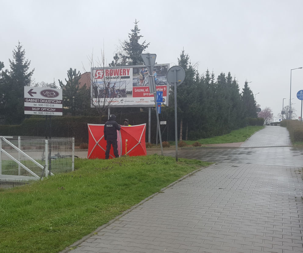 Tragedia na ulicy. Starszy pan zmarł po upadku z roweru w Lesznie       