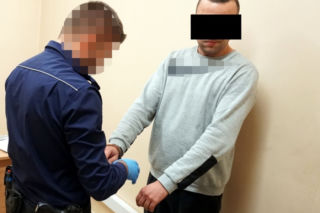 Poszukiwany dwoma listami gończymi w końcu trafił za kratki