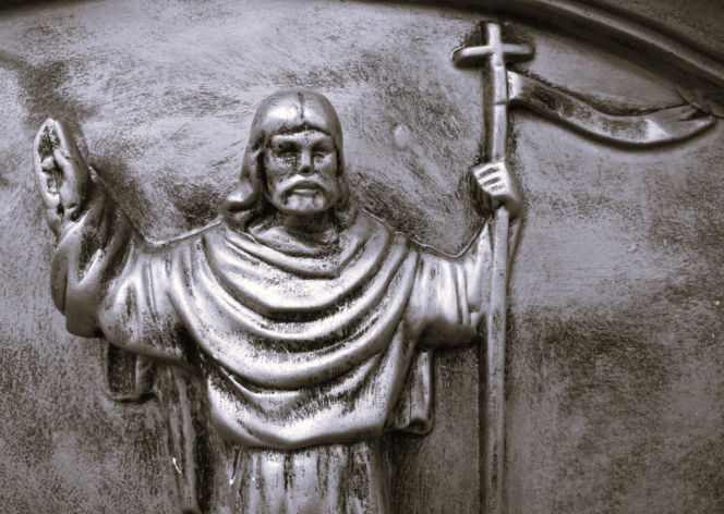 To miasto w województwie łódzkim zachwyca zabytkowym rynkiem. W średniowieczu stało się sławne