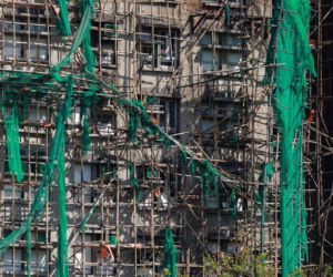 Hongkong pogrążony w żałobie po tragicznym pożarze wieżowców. Liczba ofiar wzrosła do 146