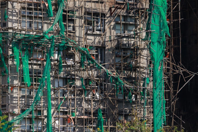 Hongkong pogrążony w żałobie po tragicznym pożarze wieżowców. Liczba ofiar wzrosła do 146