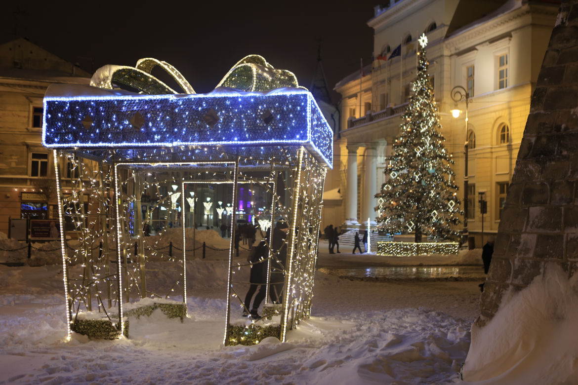 Śnieżny Lublin wieczorową porą