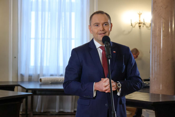 Demontaż okrągłego stołu w Pałacu Prezydenckim
