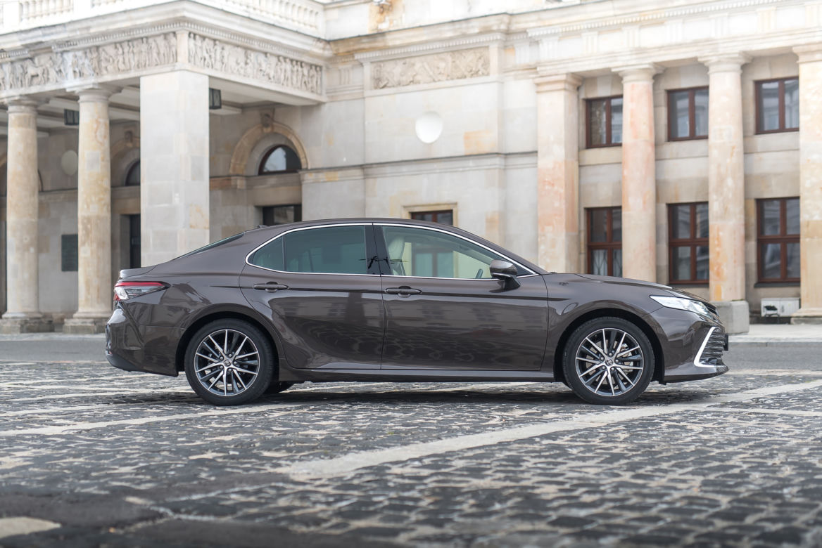Toyota Camry 2.5 Hybrid 218 KM e-CVT Executive + VIP