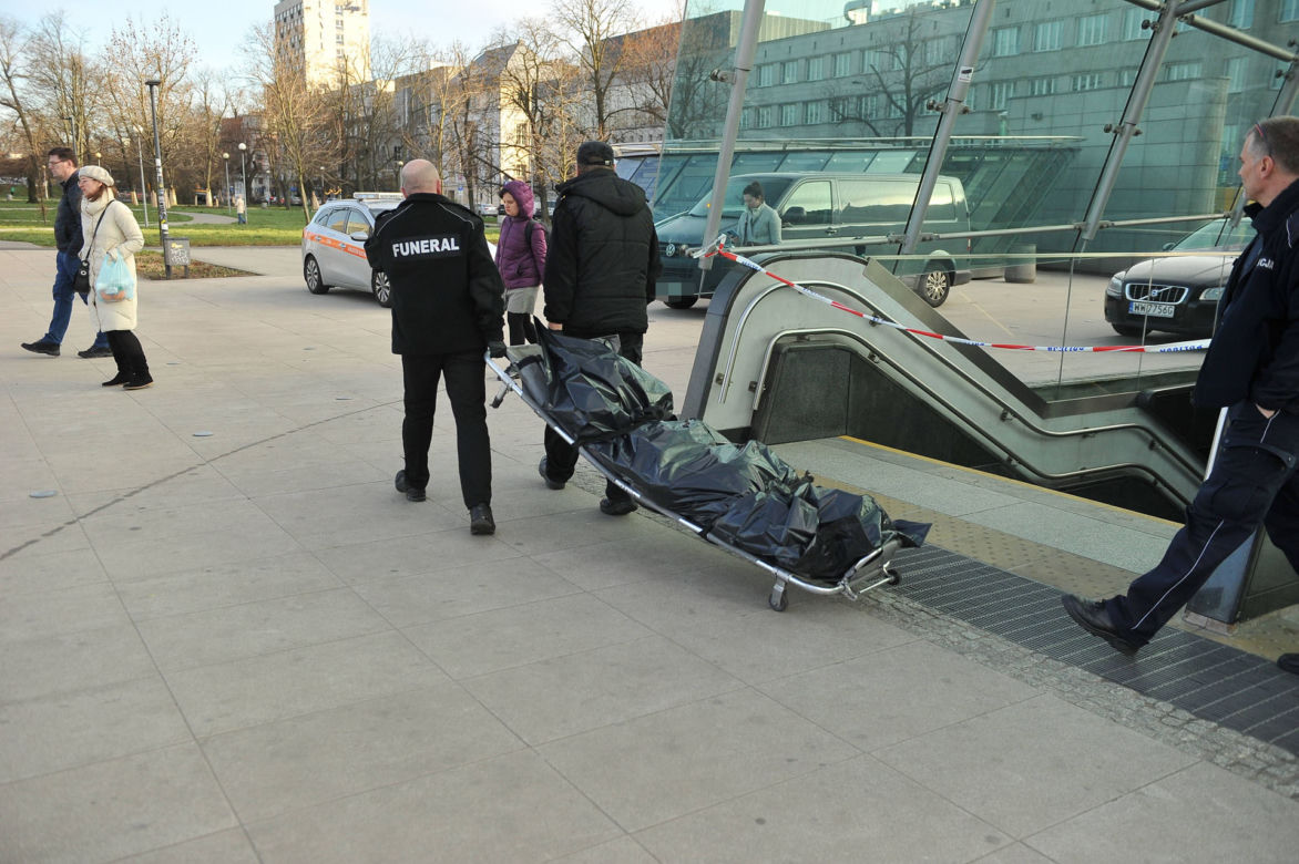 Tragedia na stacji metra Centrum Nauki Kopernik. Nie było szans na ratunek 