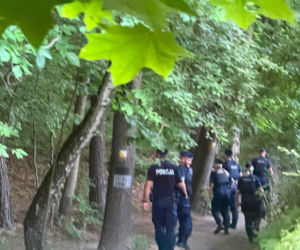 Tragedia w Borkowie. Nie żyje kobieta, policja prowadzi poszukiwania jej męża