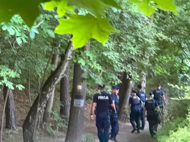 Tragedia w Borkowie. Nie żyje kobieta, policja prowadzi poszukiwania jej męża