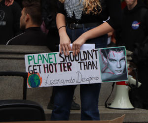 Młodzieżowy Strajk Klimatyczny w Toruniu. Protestowali przeciwko rządowi i korporacjom