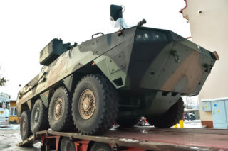 Kolejne partie nowego sprzętu. Brygada Strzelców Podhalańskich odebrała nowe KTO Rosomak z ZSSW-30